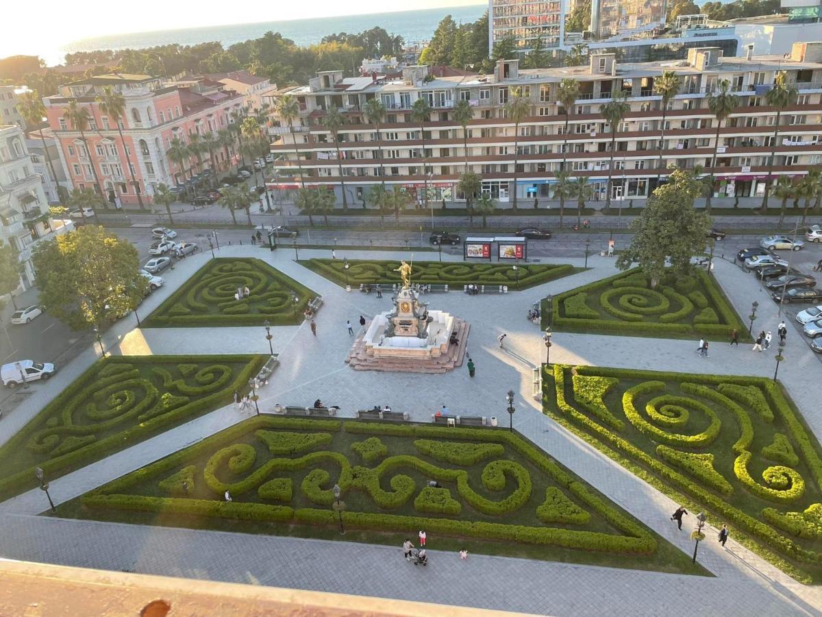 Apartment Boulevardside Batumi Bagian luar foto