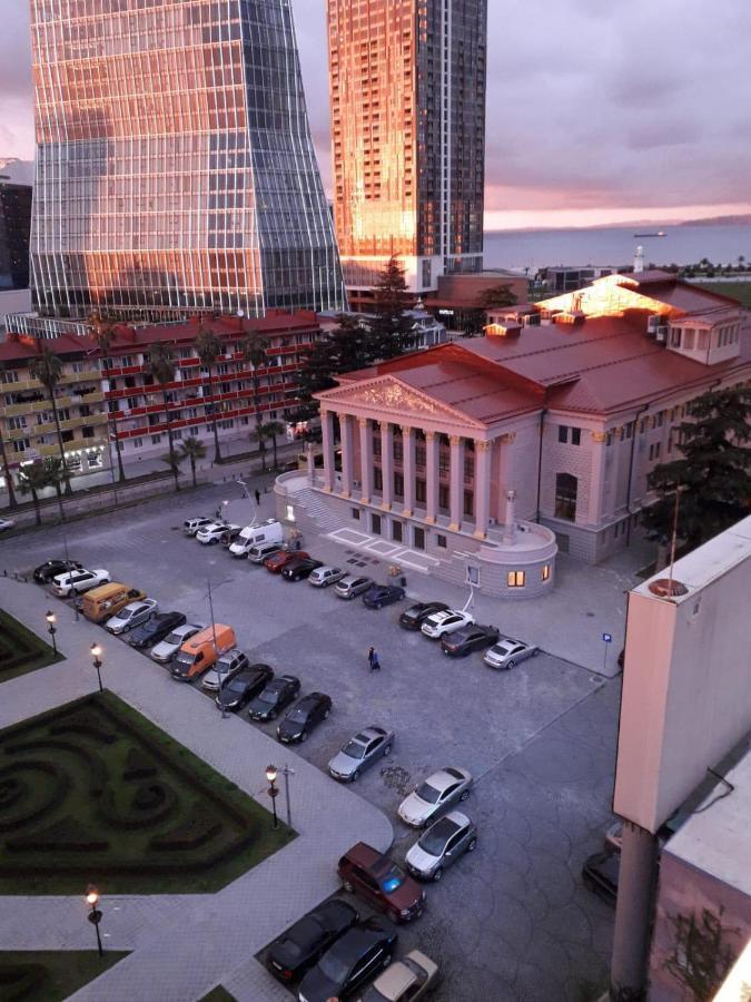 Apartment Boulevardside Batumi Bagian luar foto