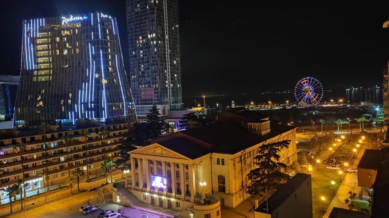 Apartment Boulevardside Batumi Bagian luar foto