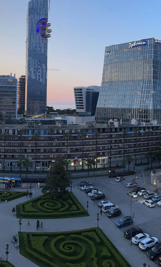 Apartment Boulevardside Batumi Bagian luar foto