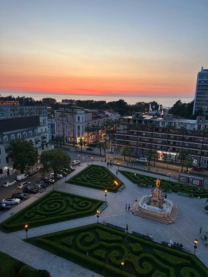 Apartment Boulevardside Batumi Bagian luar foto